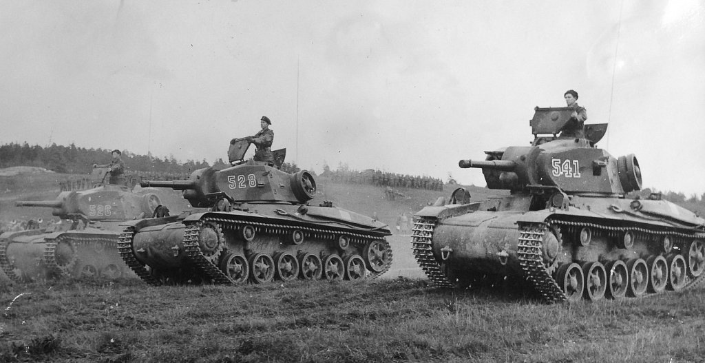 Strv m/42, parad på Gärdet, september 1943